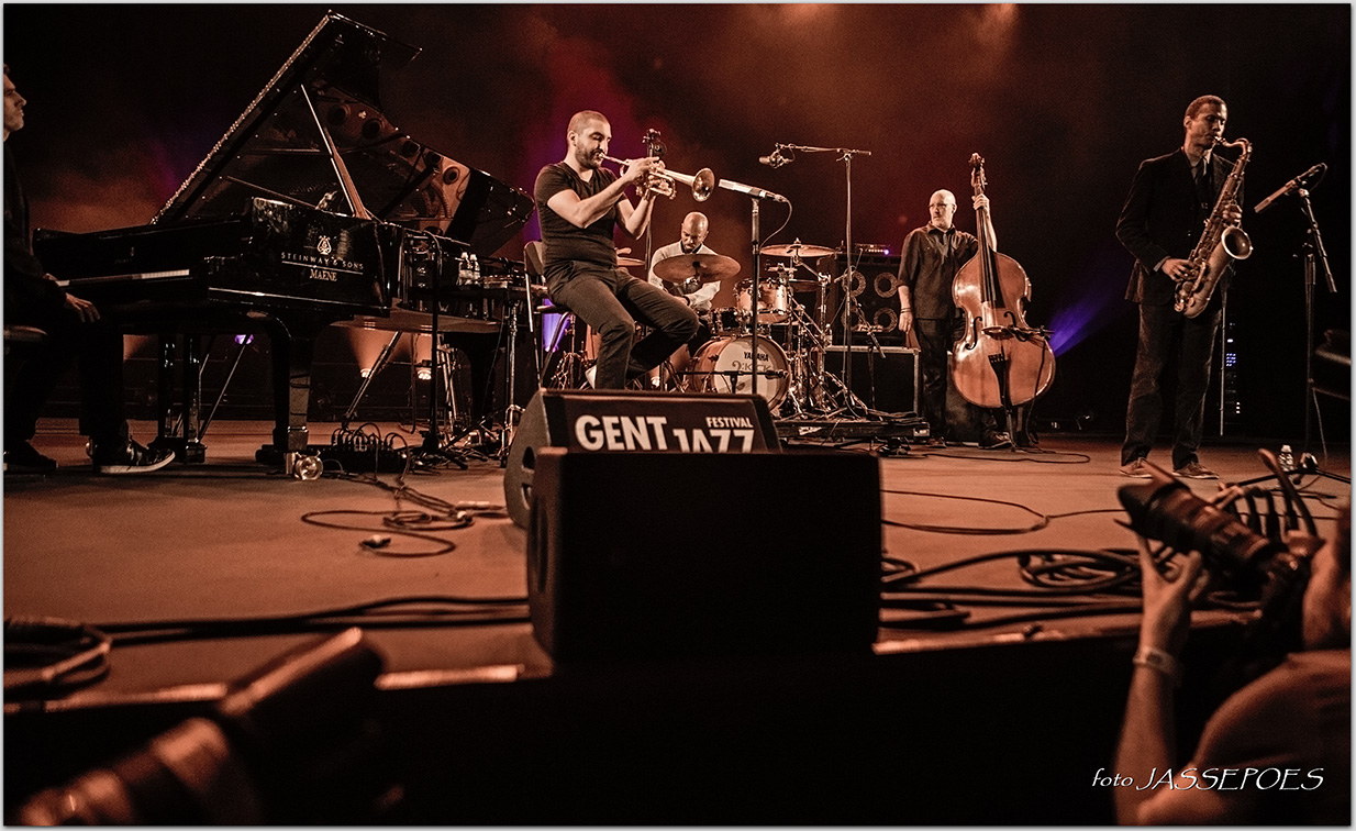 Ibrahim Maalouf (+ Frank Woeste (piano), Scott Colley (contrabas), Mark Turner (saxofoon), Clarence Penn (drums) JASSEPOES