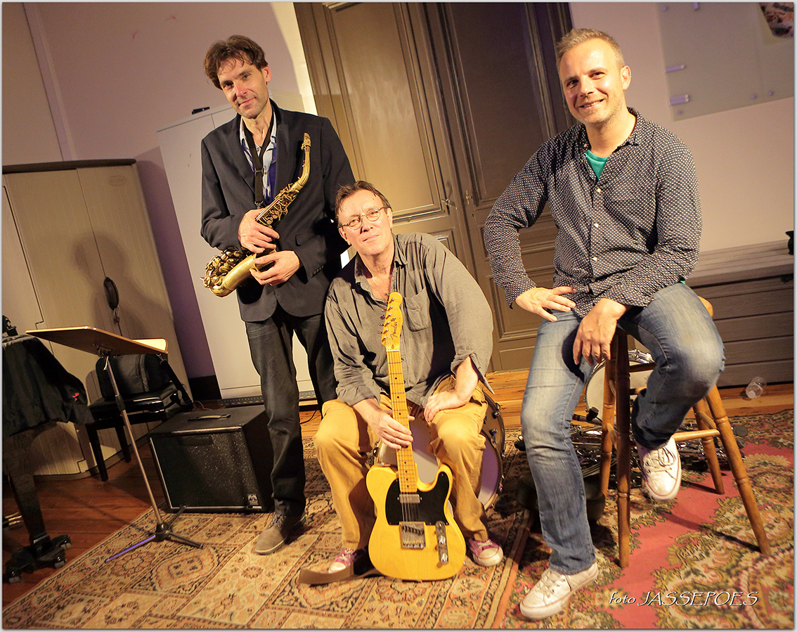 Serge Lazarevitch Trio (met Ben Sluijs en Teun Verbruggen)   JASSEPOES
